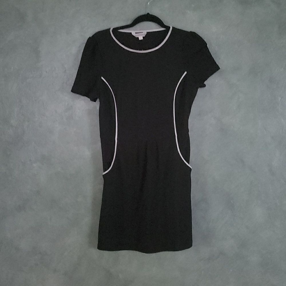 Sporty mini dress with pockets